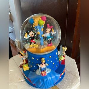 Hallmark Disney’s Musical Snow Globe